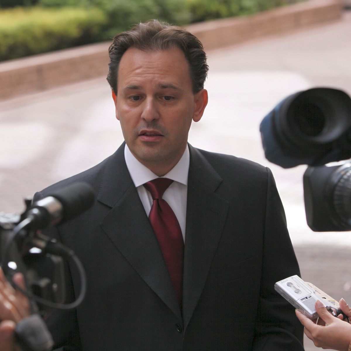 Либия тайно преговаря за мир