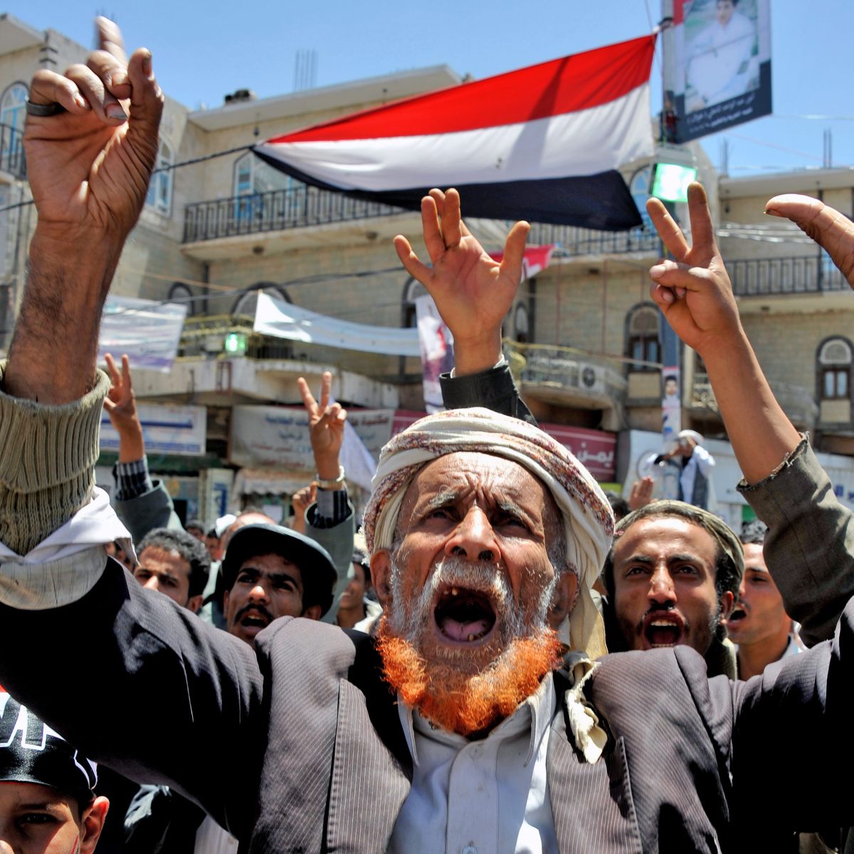 Убити и стотици ранени при протести в Йемен