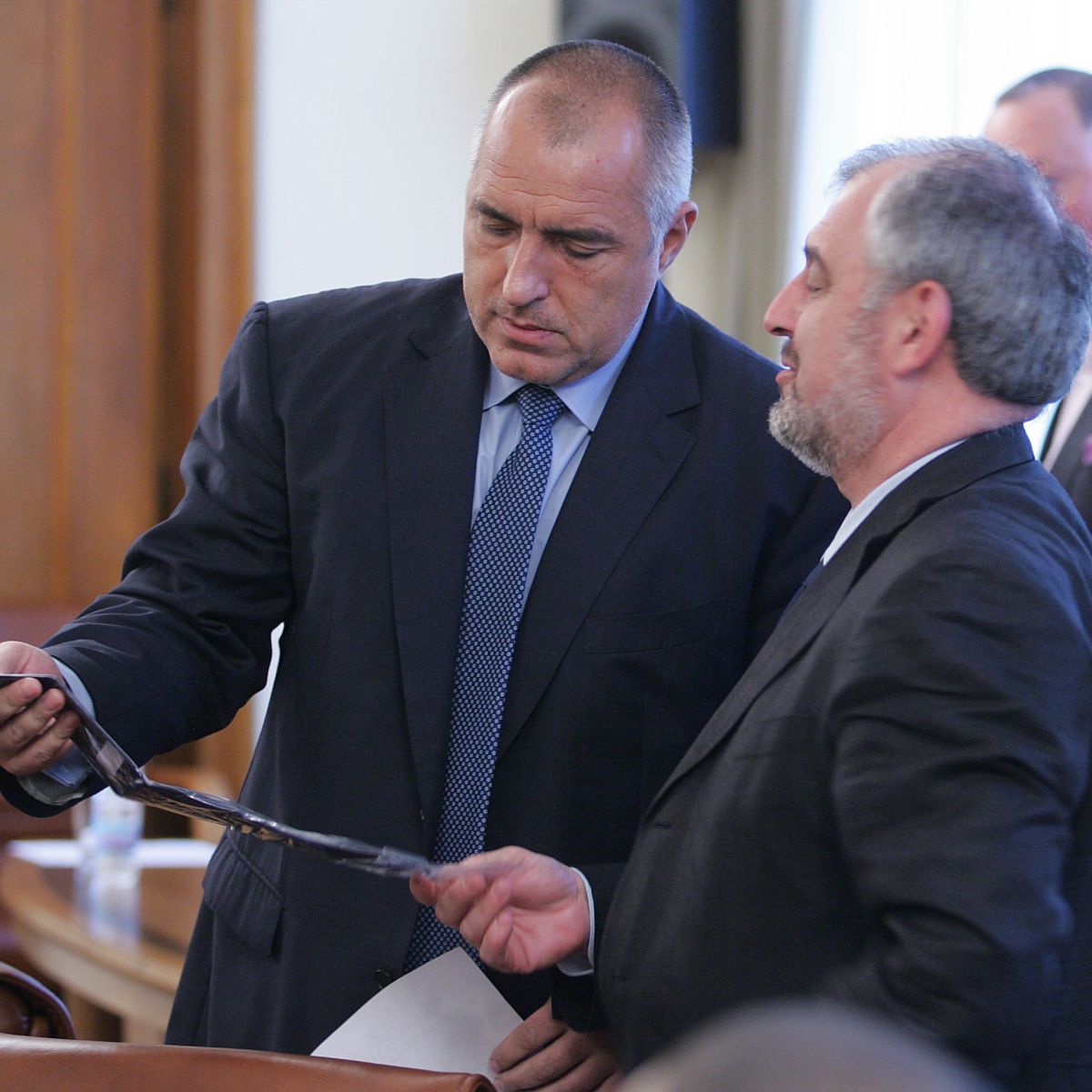 Ректорът Илчев подари на Борисов вратовръзка
