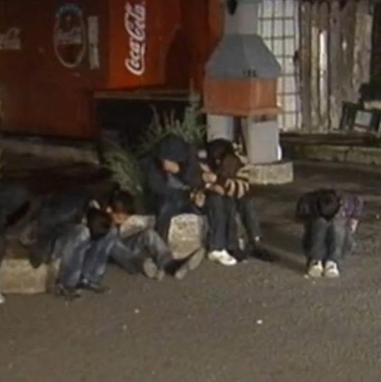 Полицаи преследваха роми, те им потрошиха колата