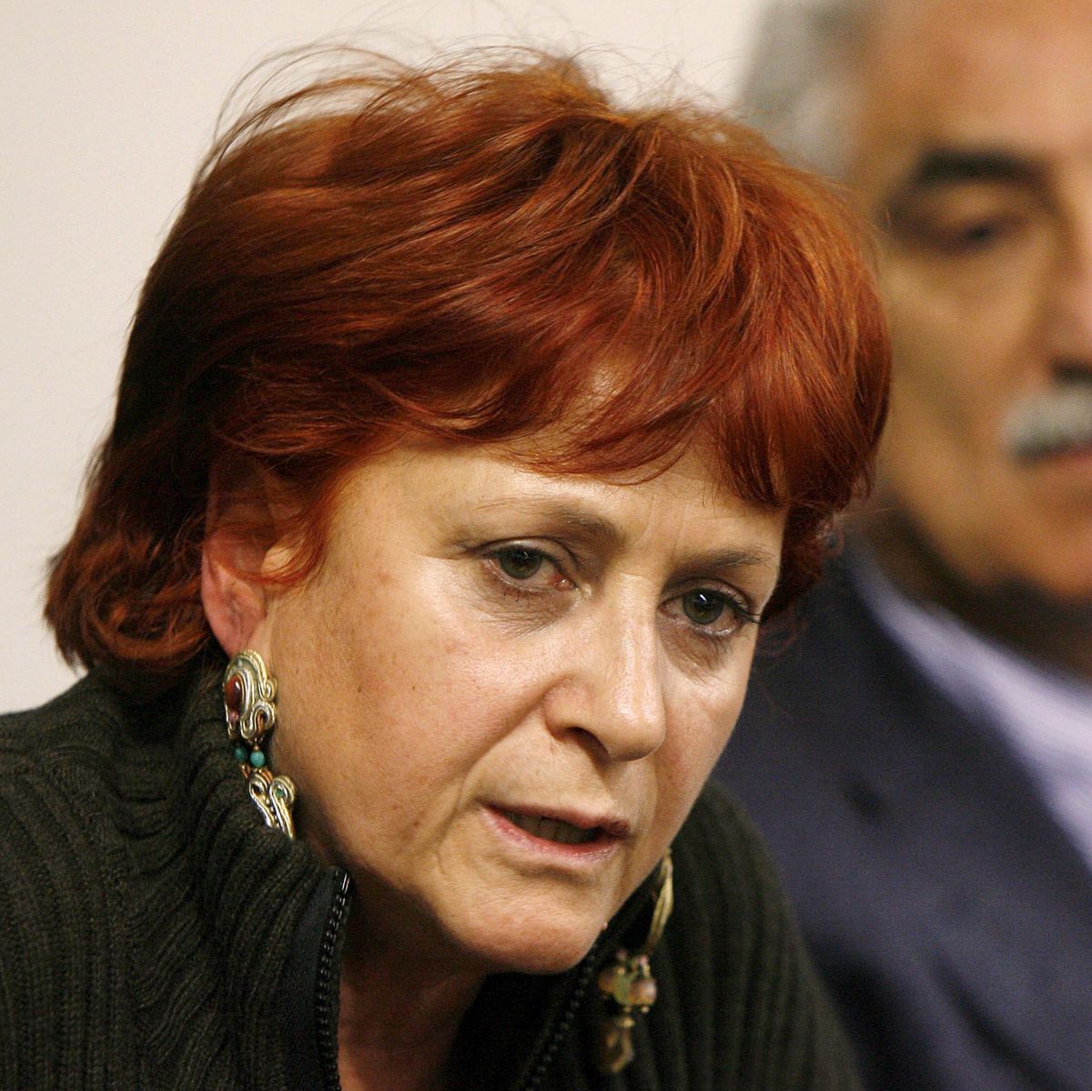 Червенокосата Илда - кошмарът на Берлускони