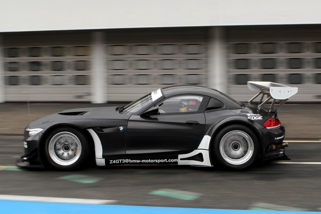 Обновиха състезателния BMW Z4 GT3