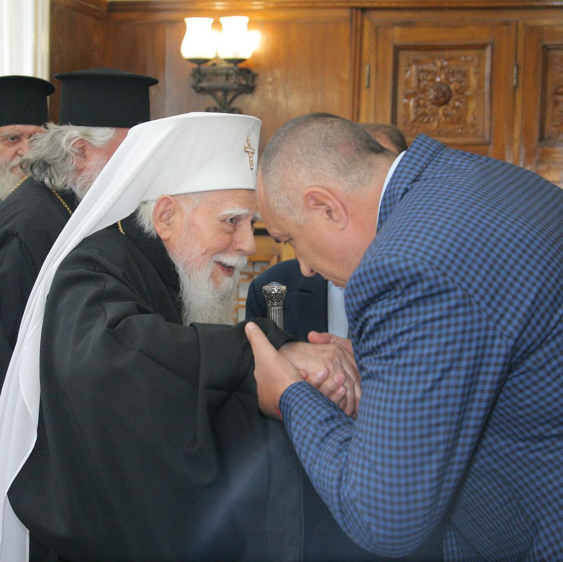 Борисов обеща да реши проблемите на църквата