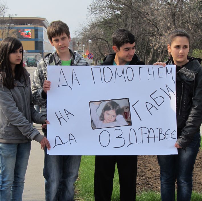Миналата седмица ученици проведоха протест в защита на болната от ревкимия Габи