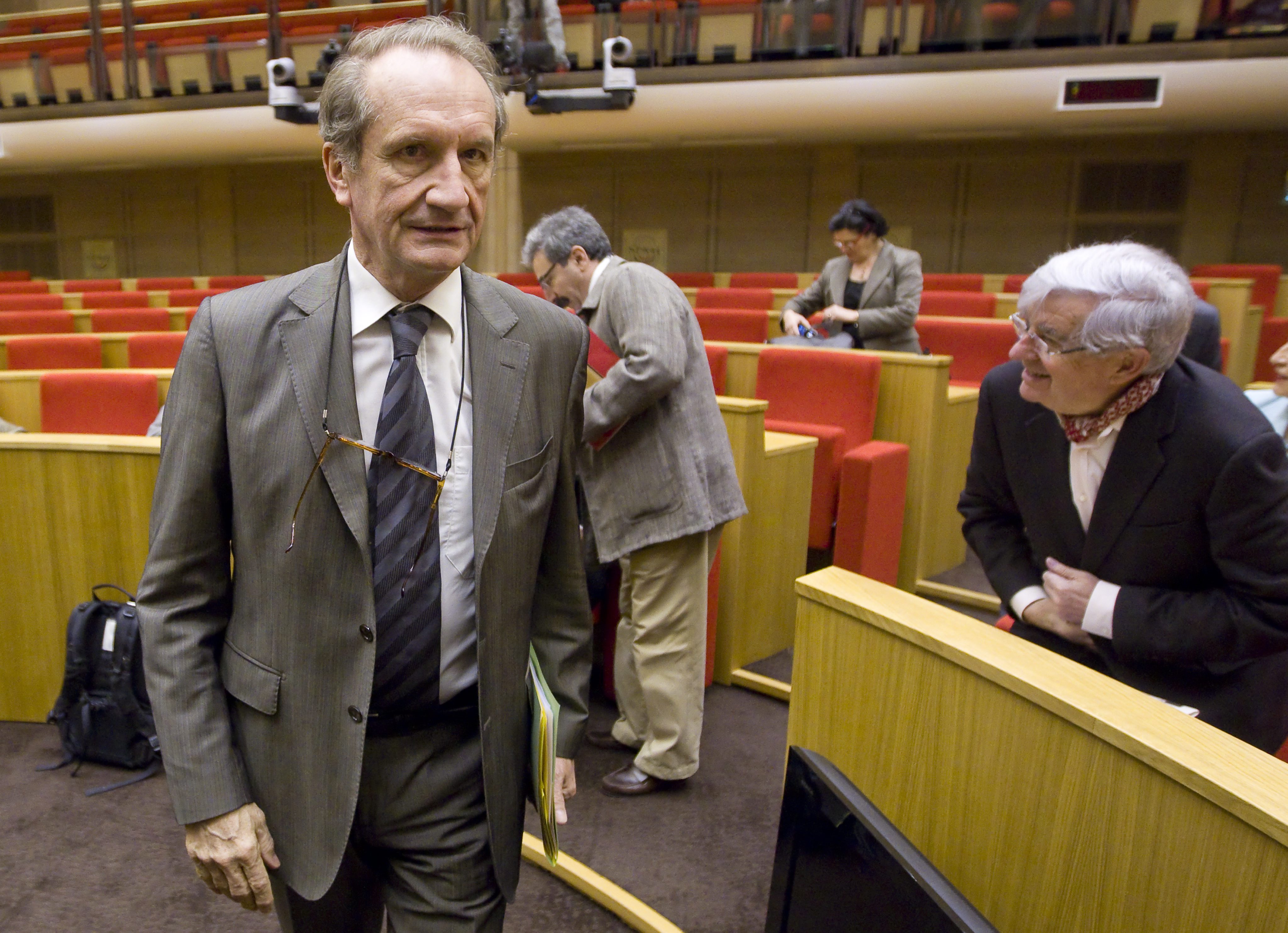 Талибан камикадзе опитал да убие френски министър, Париж отрече