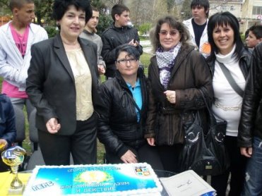 Цачева шокирана, че от ГЕРБ агитират деца