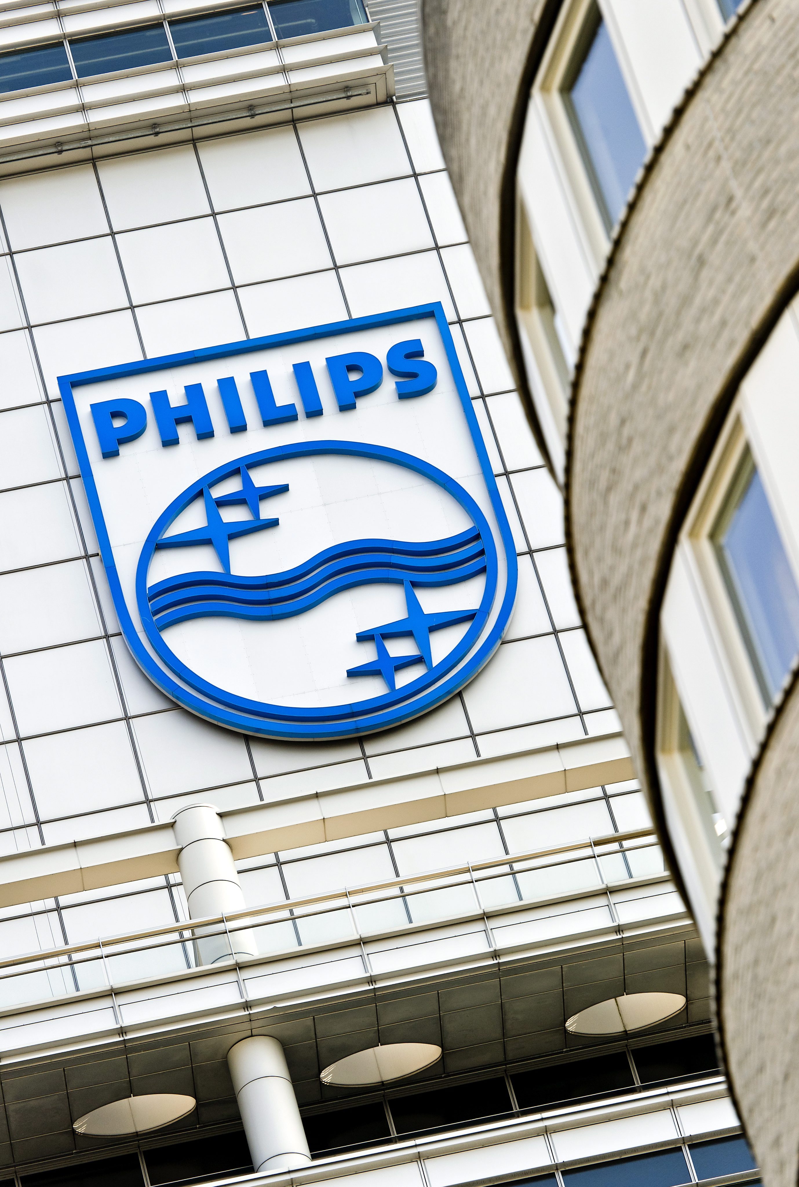 Philips отделя бизнеса си с осветителни тела