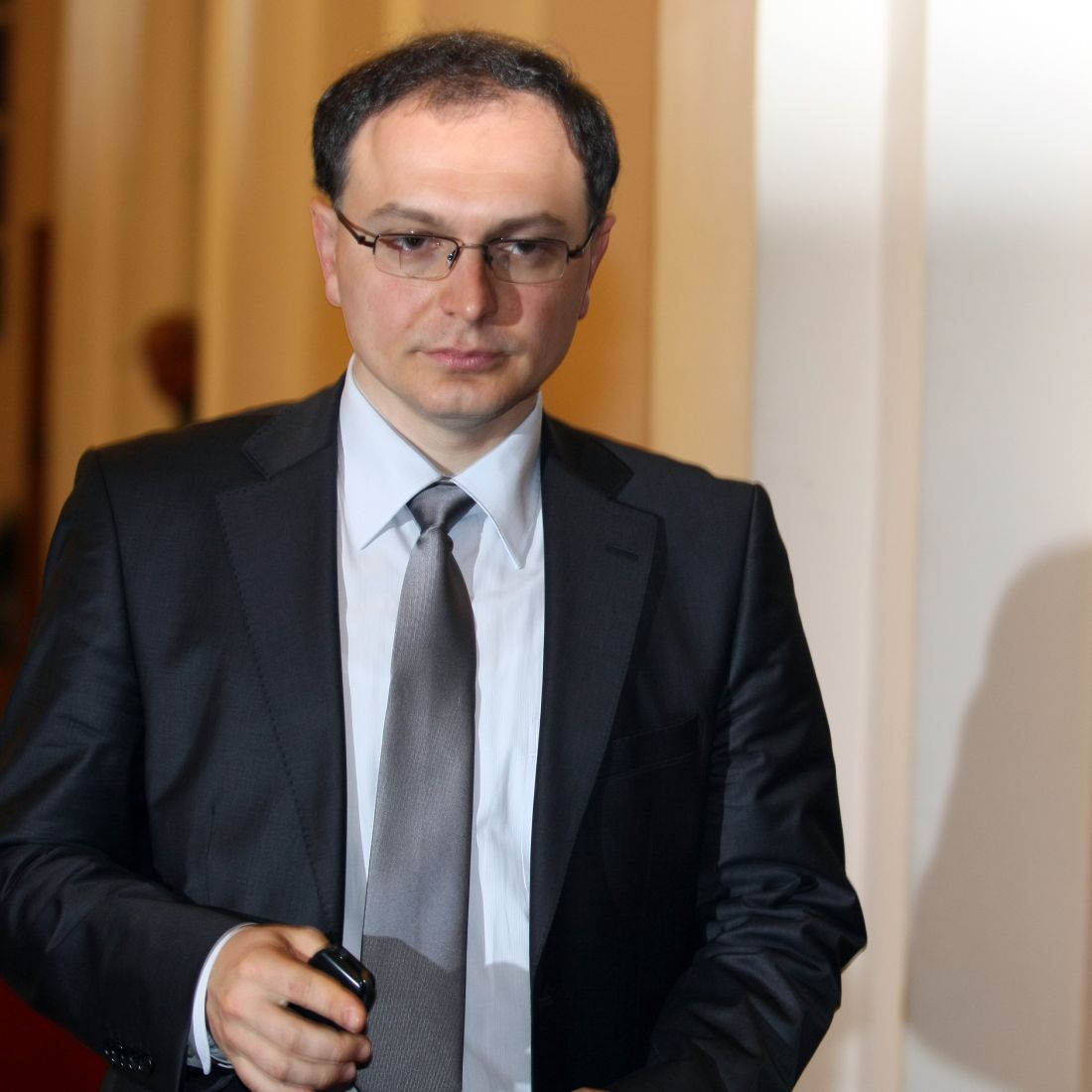 Лаптоп и GSM вкараха Тодор Коларов в конфликт на интереси
