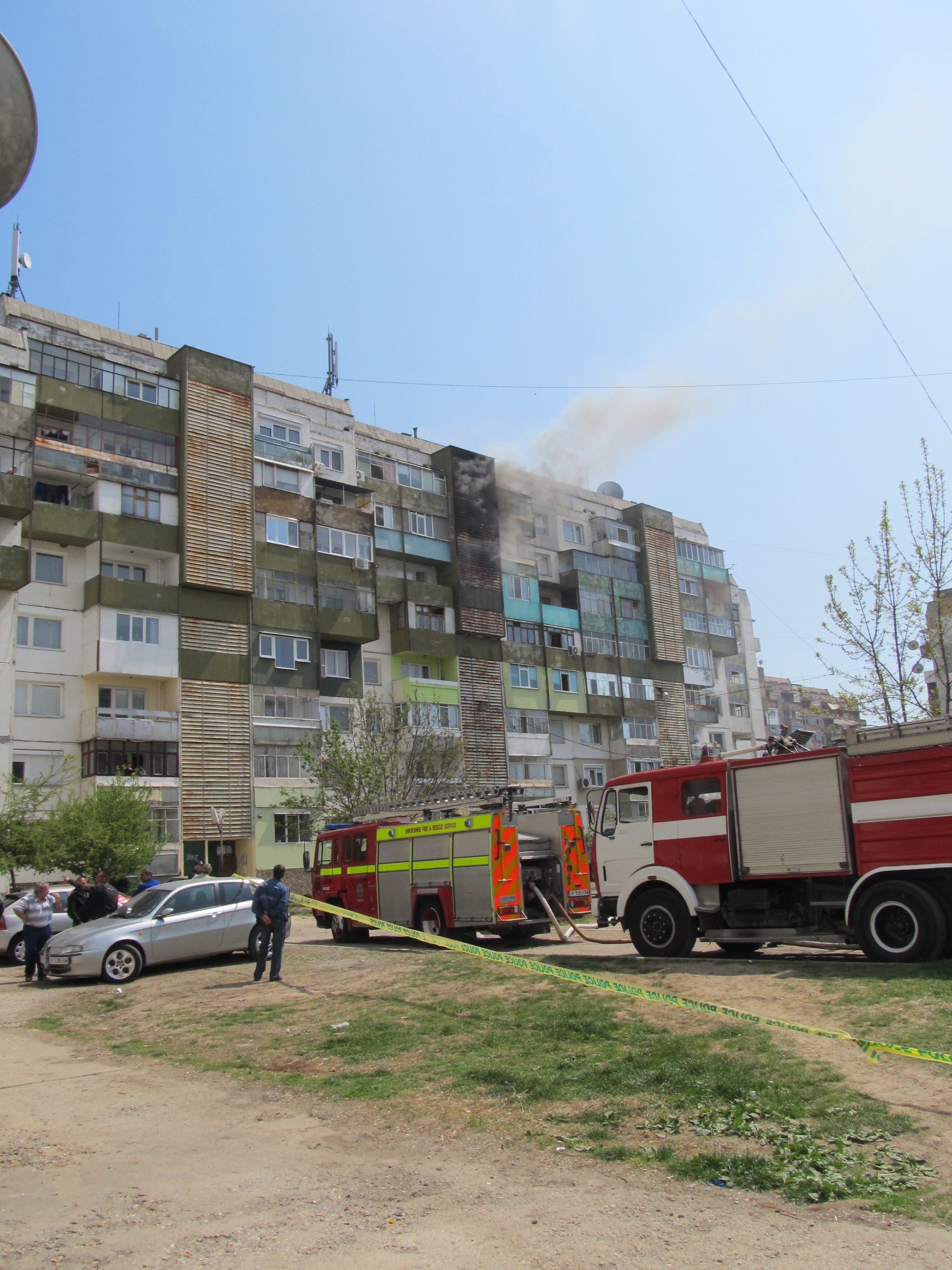 Пожар избухна в блок в Русе