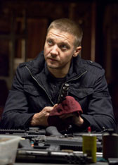 Джеръми Ренър - във филма “The Bourne Legacy”