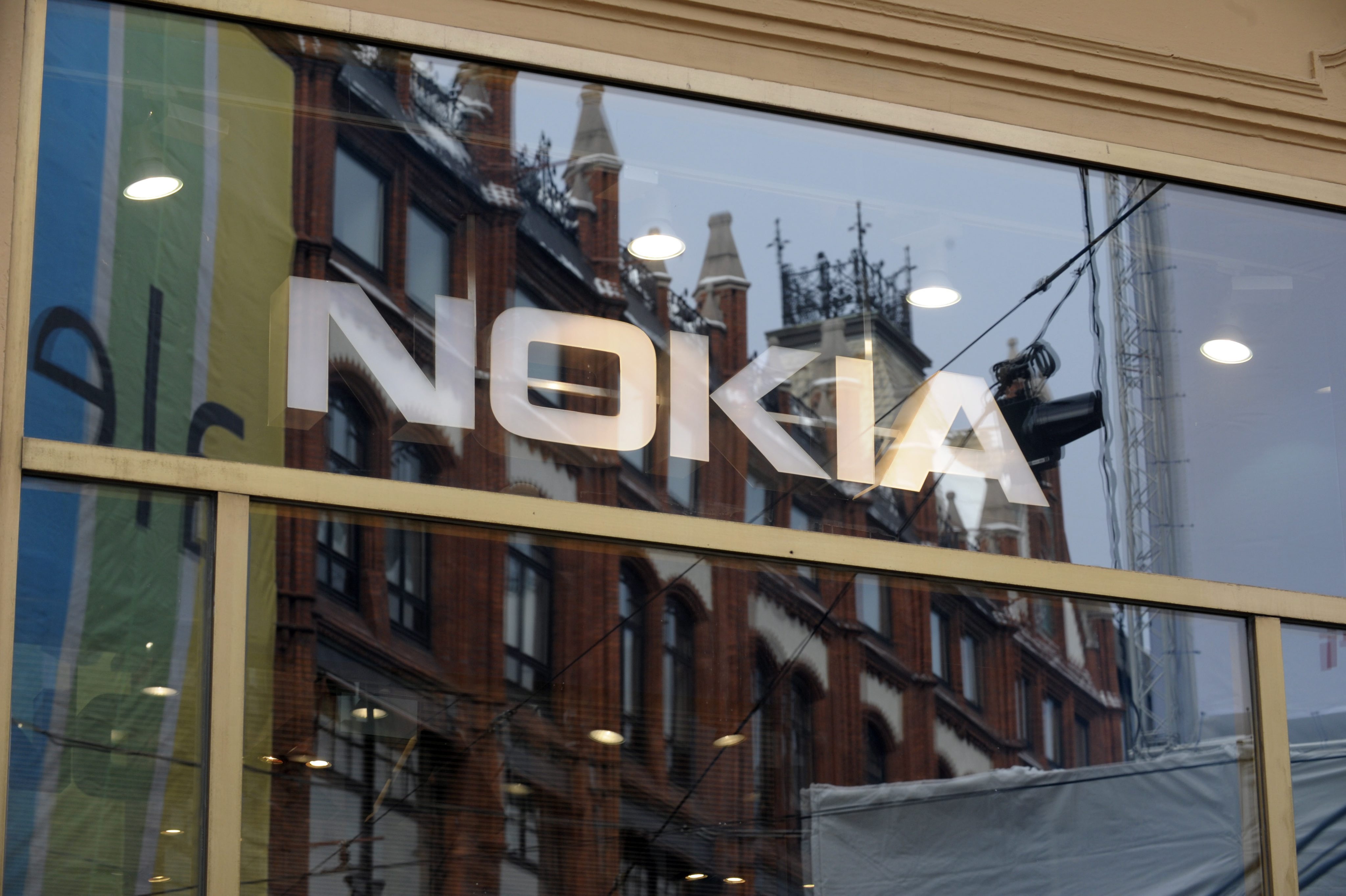 Nokia регистрира значително по-ниски продажби