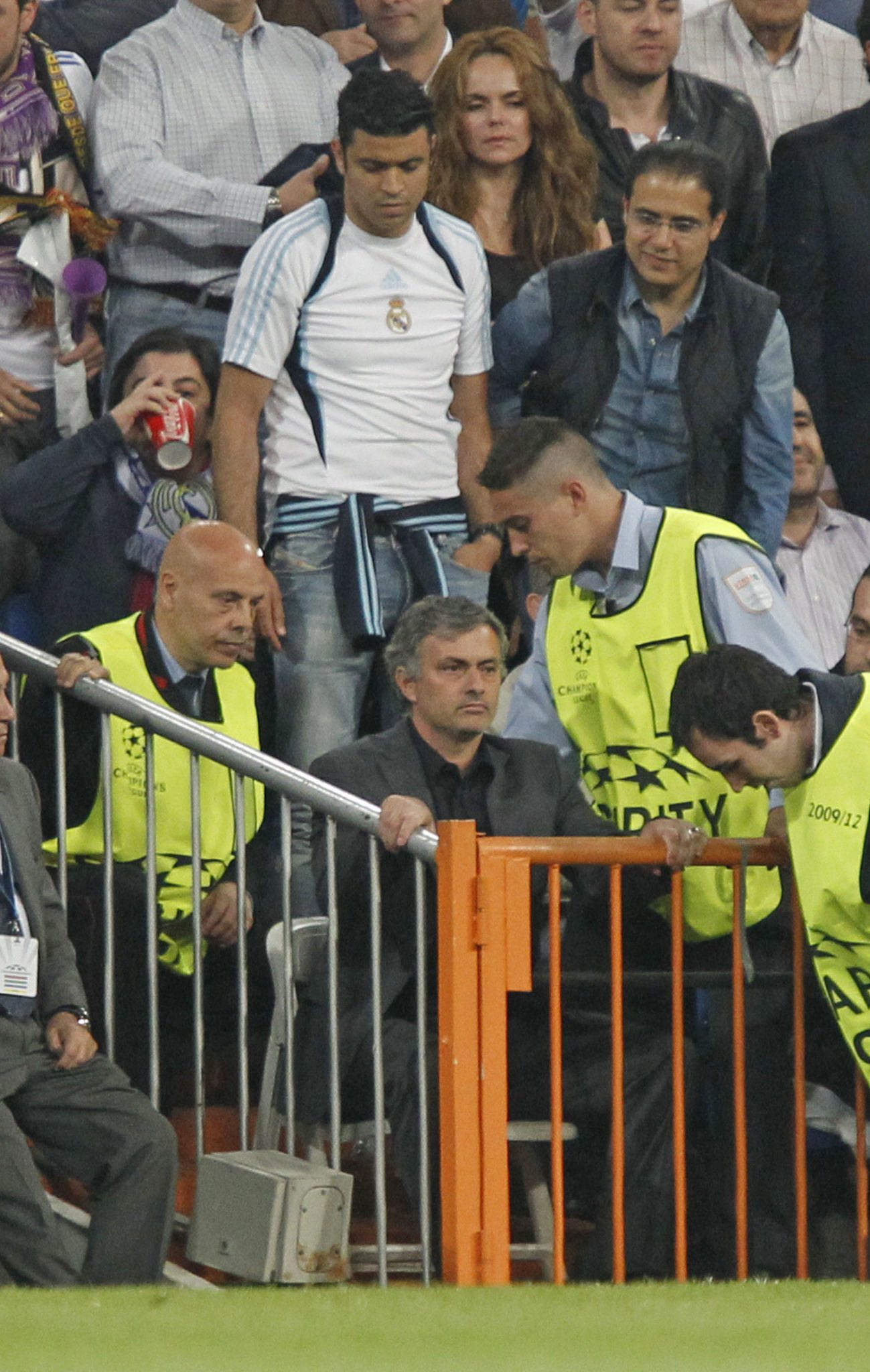 Феновете на Реал Мадрид подкрепиха Моуриньо