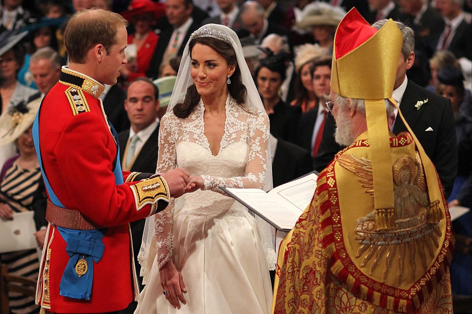 Защо принц Уилям никога не носи брачната си халка
