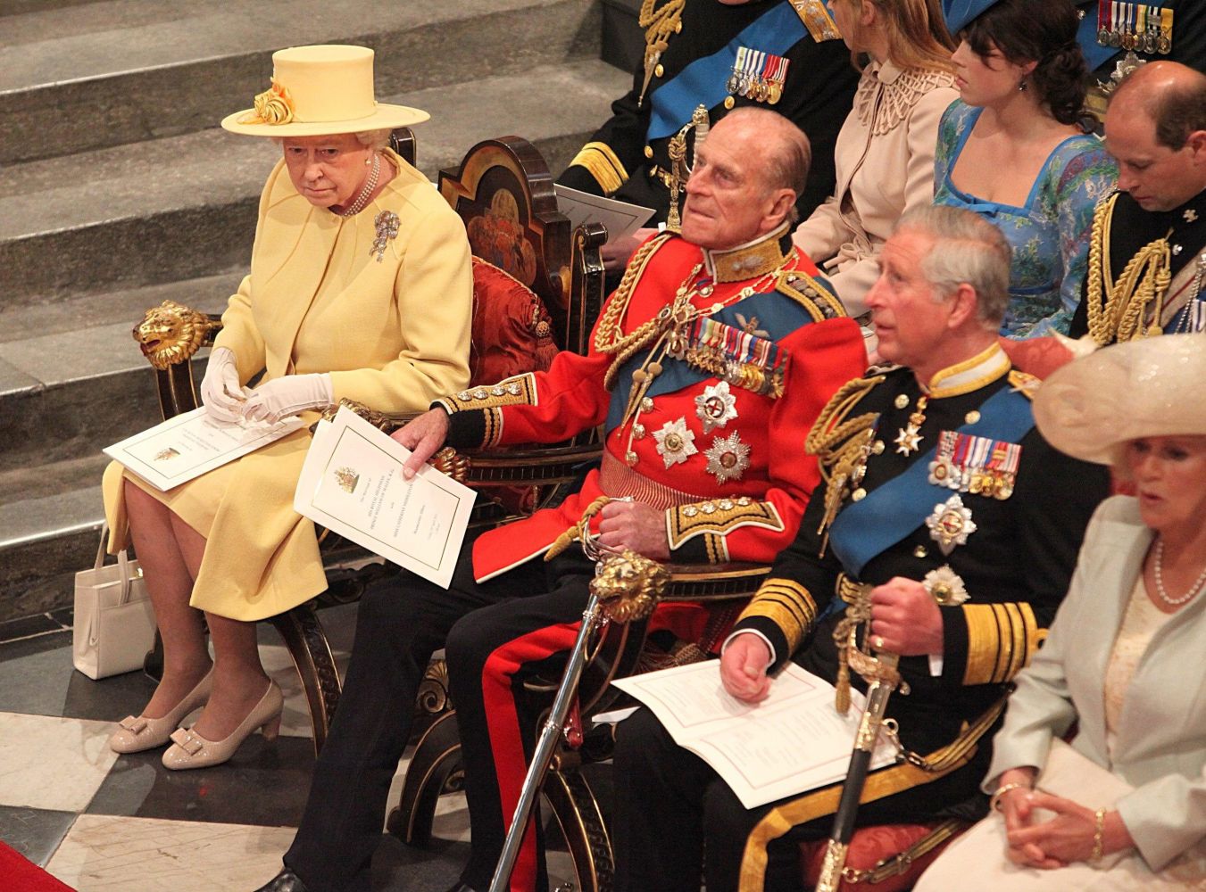 Британците искат кралските особи да покажат, че ”си струват парите”
