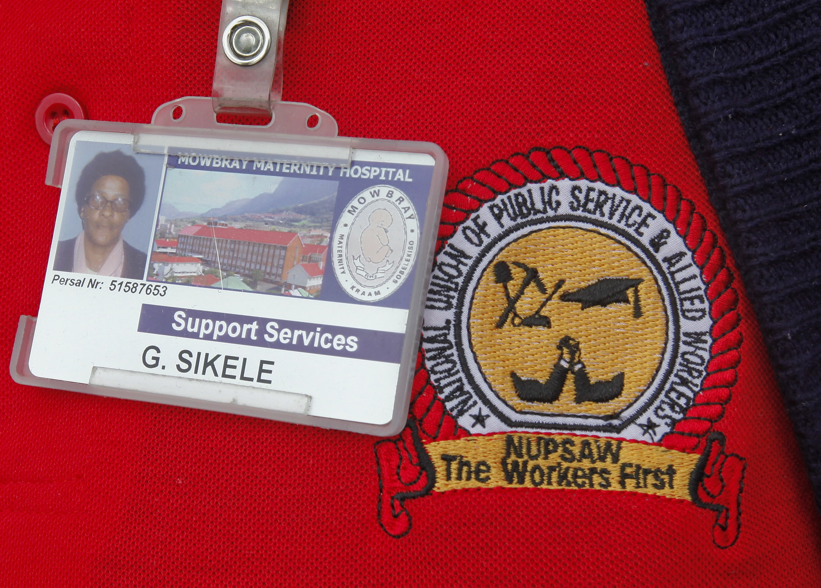 Устройството наподобява огъващ се бадж