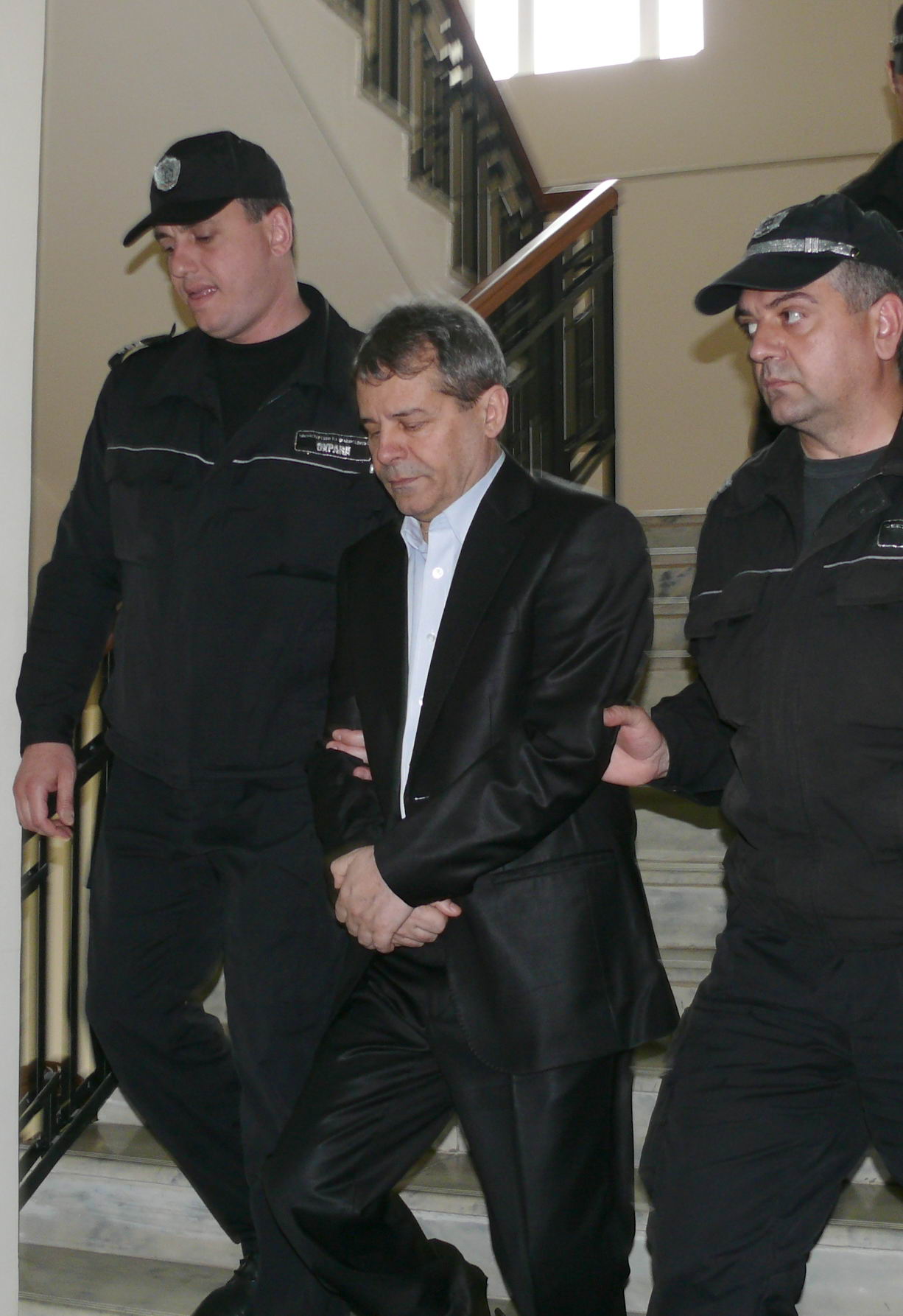 Обвиняем от ”Килърите” настоя за свобода заради запек