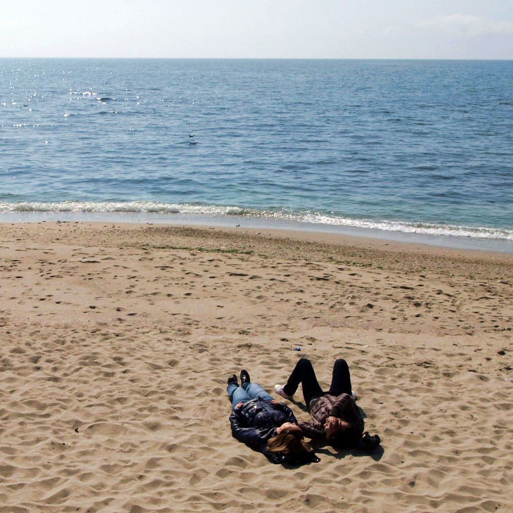 НС забрани къмпинги на 100 м от плажа, но разреши нощувката