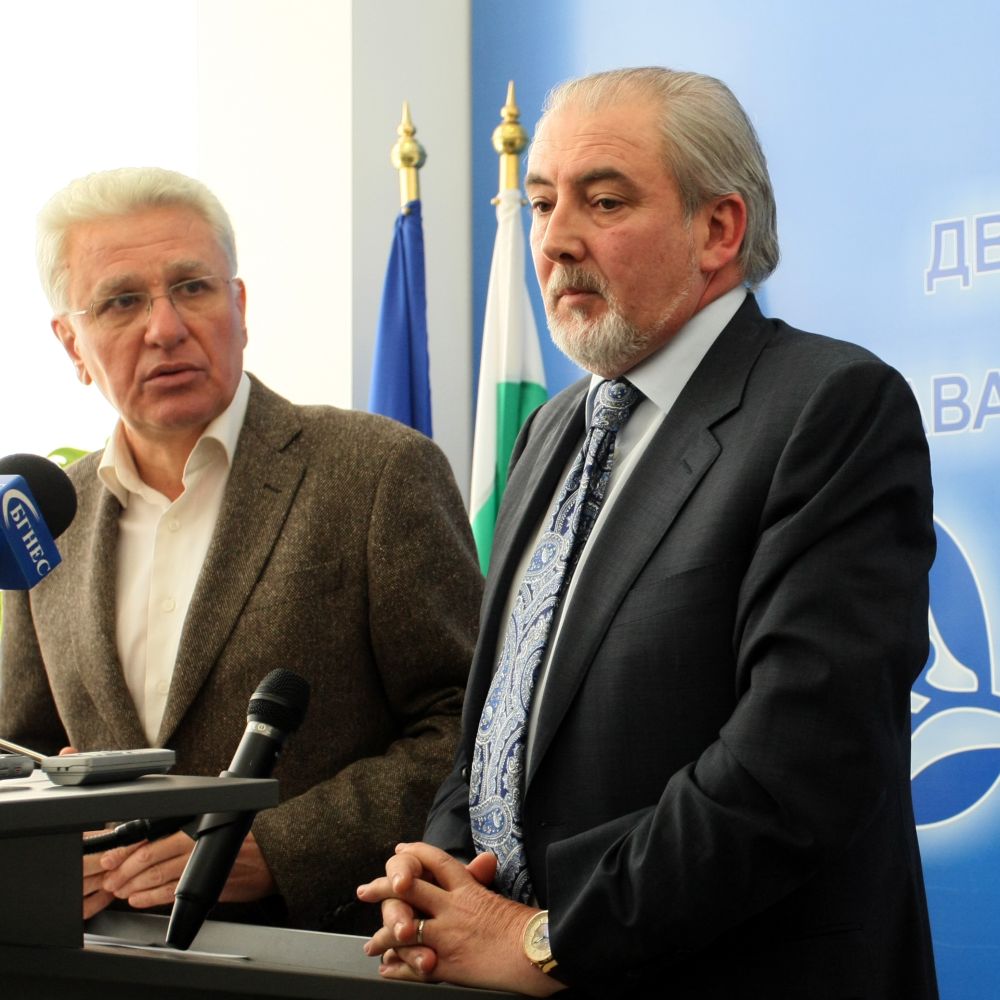 Хората трябва да знаят дали ги управлява човек, който ще изкара мандата си, заявиха Лютви Местан и Христо Бисеров