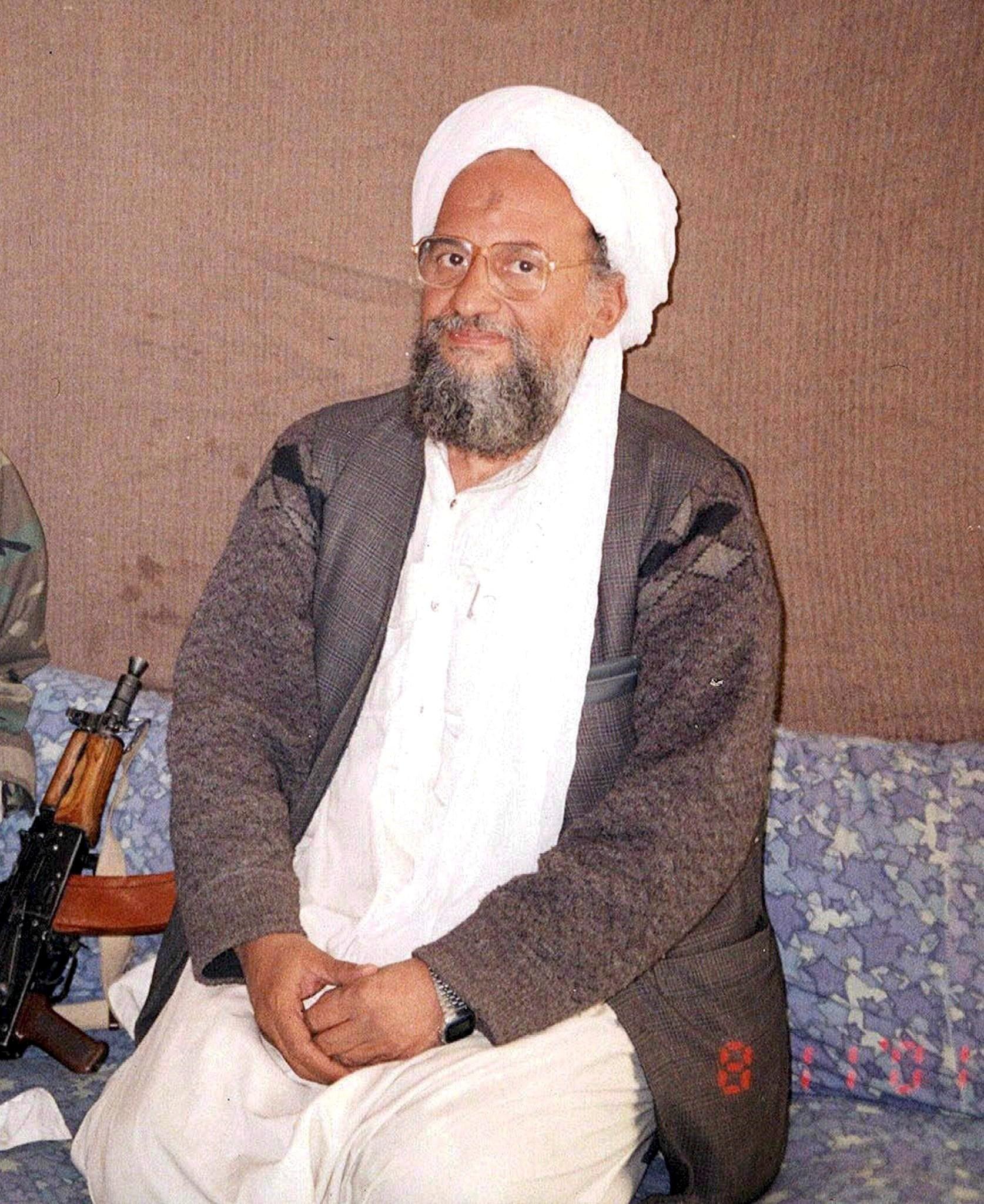 Братът на лидера на Ал Кайда предложи мир за 10 г.