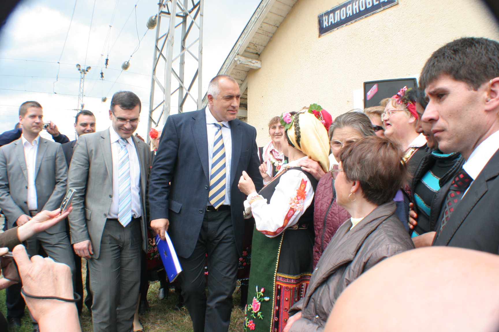 Хората чакат 20 години ремонта на жп линията Пловдив - Бургас, заяви премиерът