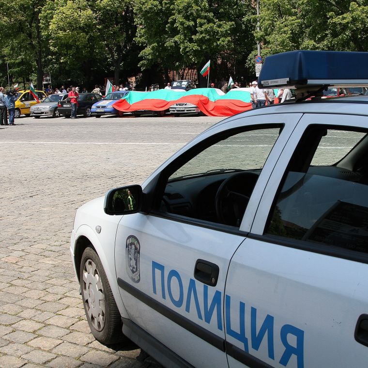 Увеличава се броят на колите пред храм-паметника „Свети Александър Невски”