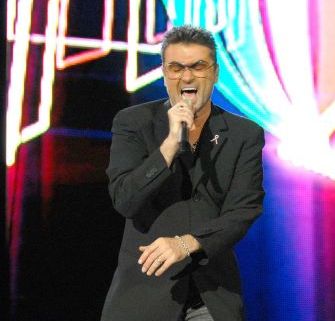 Джордж Майкъл по време на концерта си в София