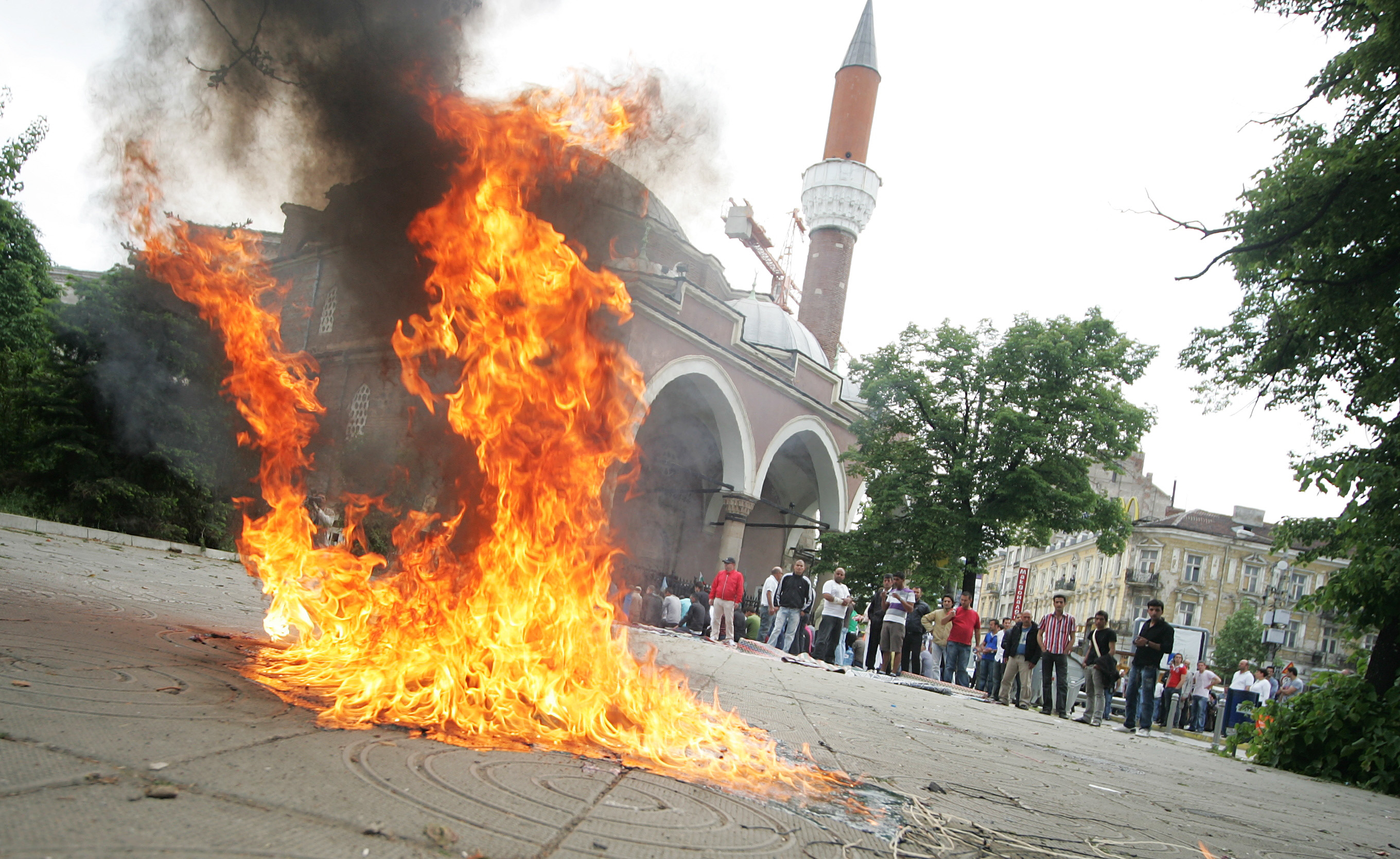 Радикалните ислямисти осъдиха боя пред ”Баня Башъ” в София