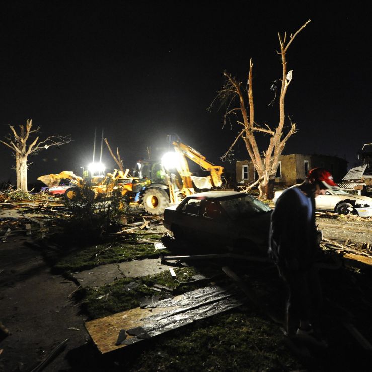 Смъртоносно торнадо помете американския щат Мисури