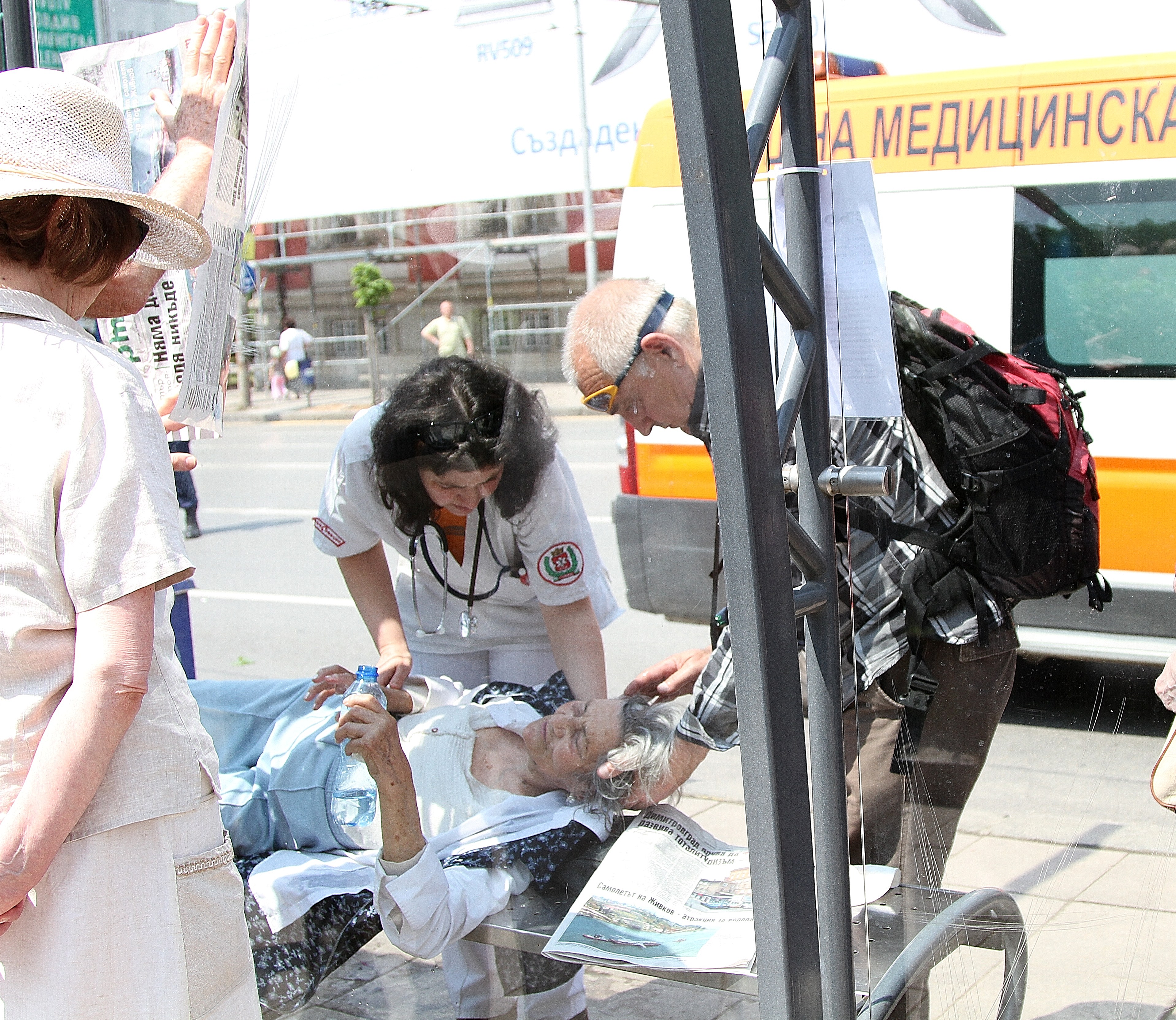 Възрастна жена припадна по време на тържествата в София