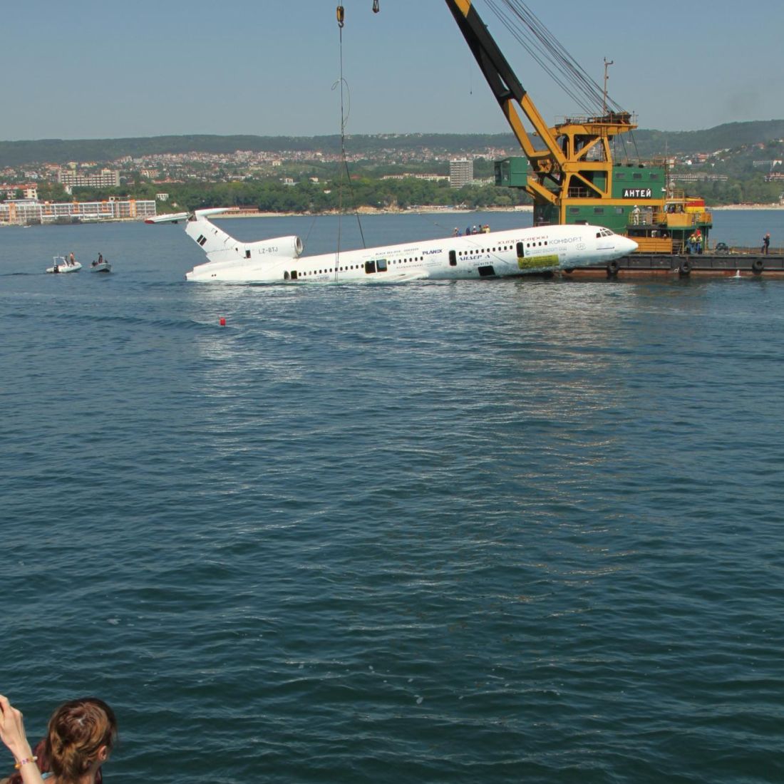 Потопиха самолета на Тодор Живков, става риф