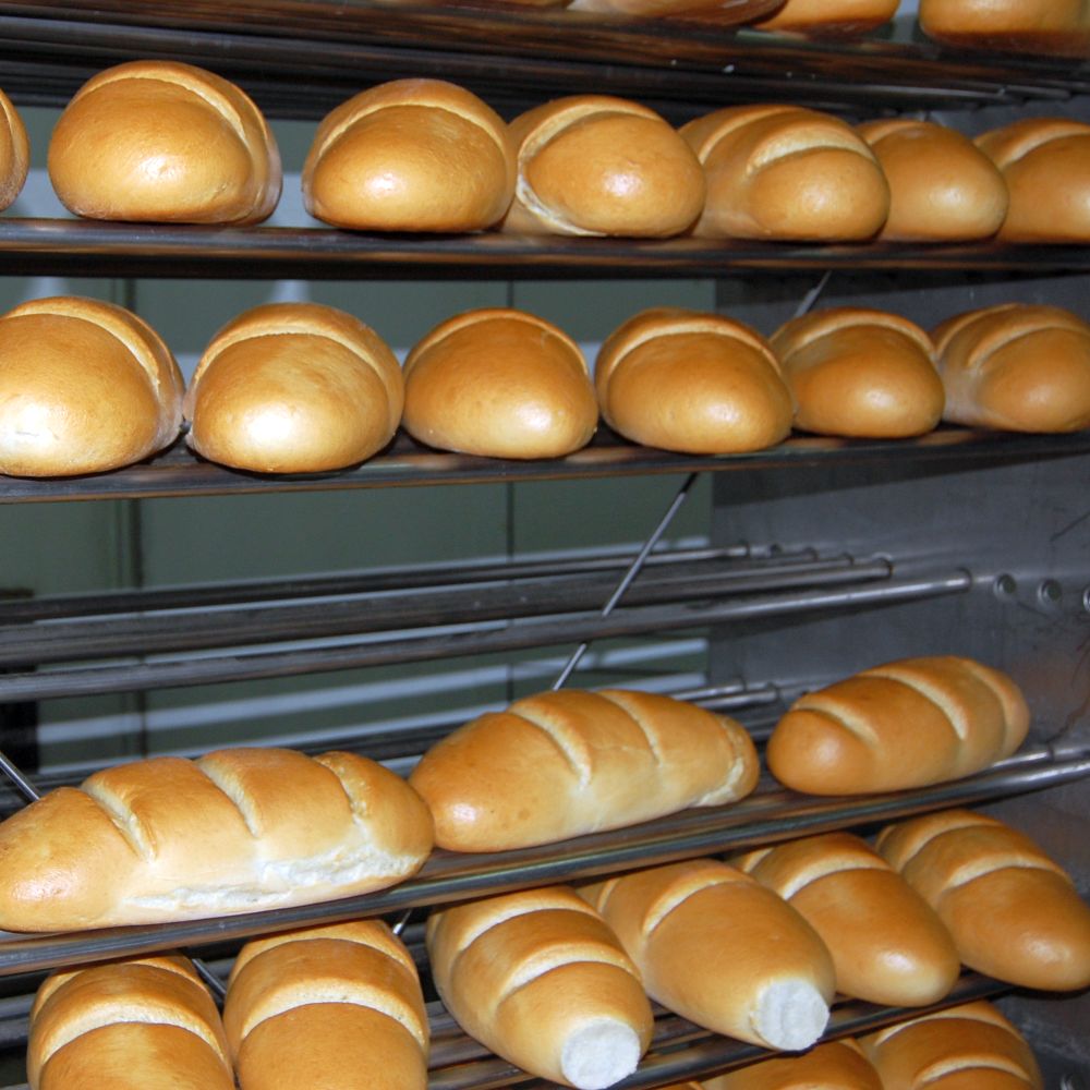 Радослав Христов обясни, че ако хлябът се стисне на средата и стане на тесто, значи не е допечен
