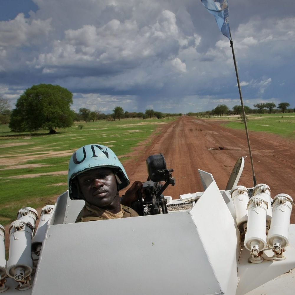 Летците бяха похитени от въоръжени мъже в Дарфур преди половин година