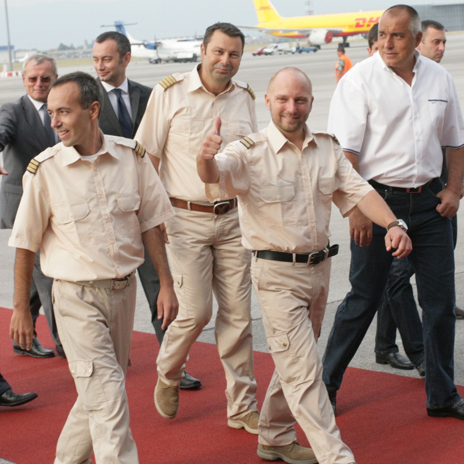 На летището в София пилотите бяха посрещнати от премиера Бойко Борисов