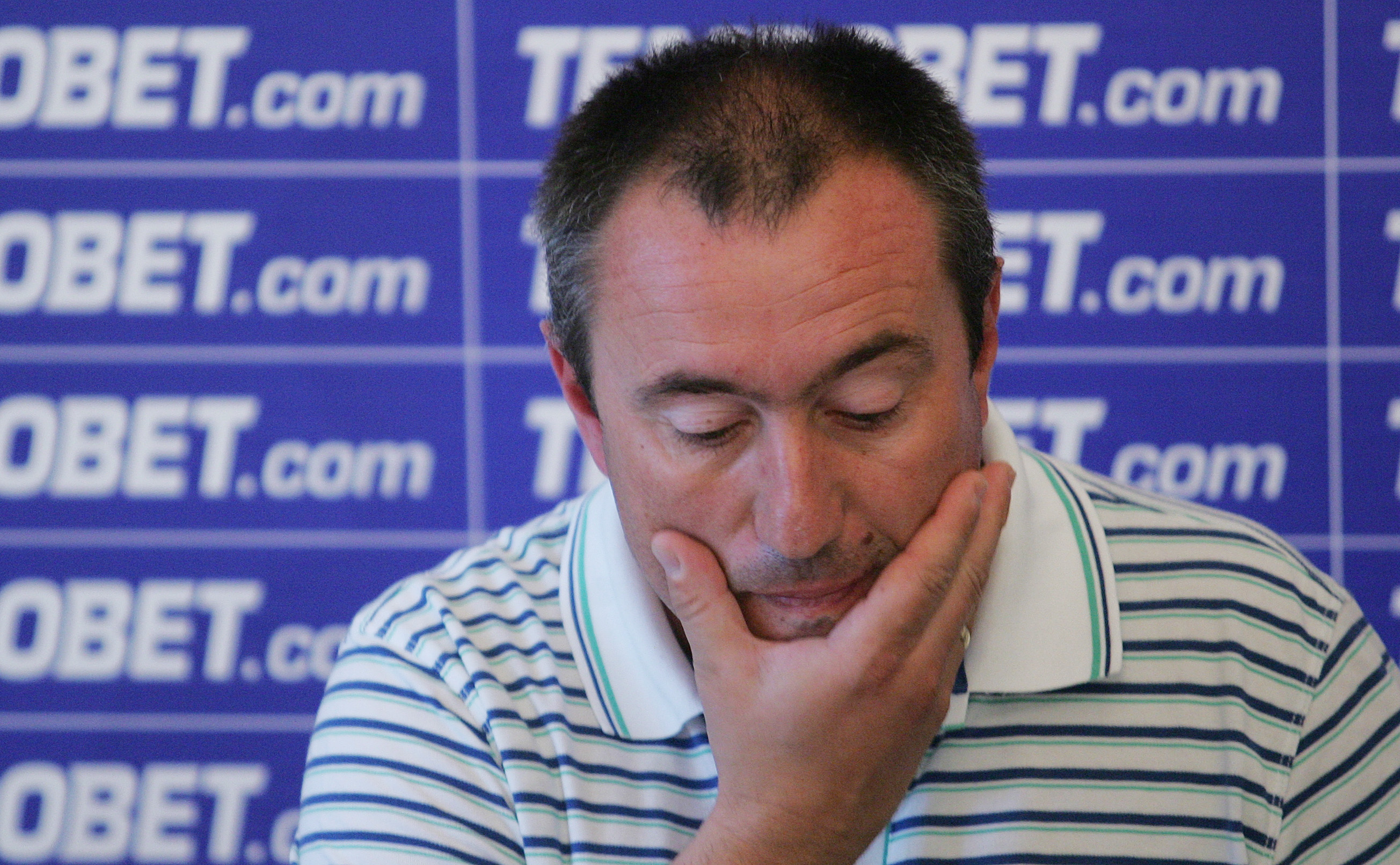 Стоилов беше поставен под напрежение, след като Анортозис отпадна в третия квалификационен кръг на Лига Европа