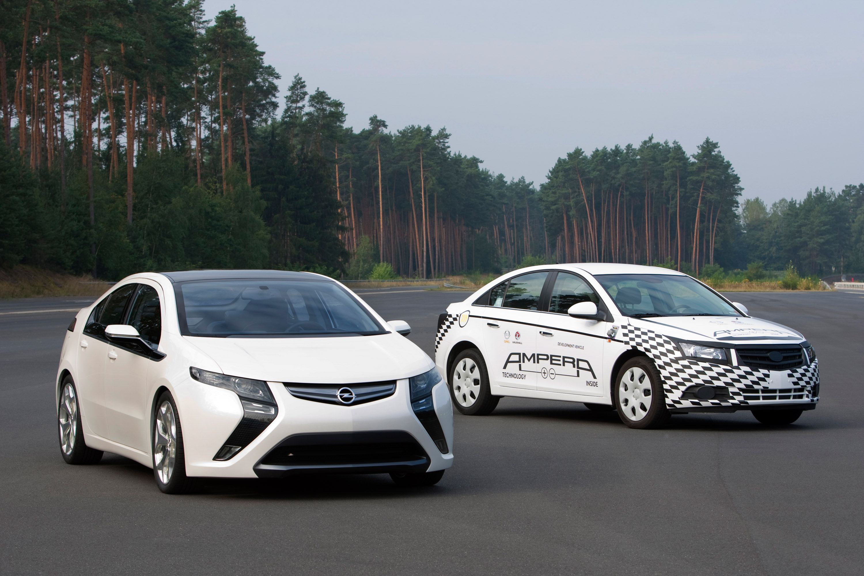 Новият електрически Opel Ampera за първи път в България