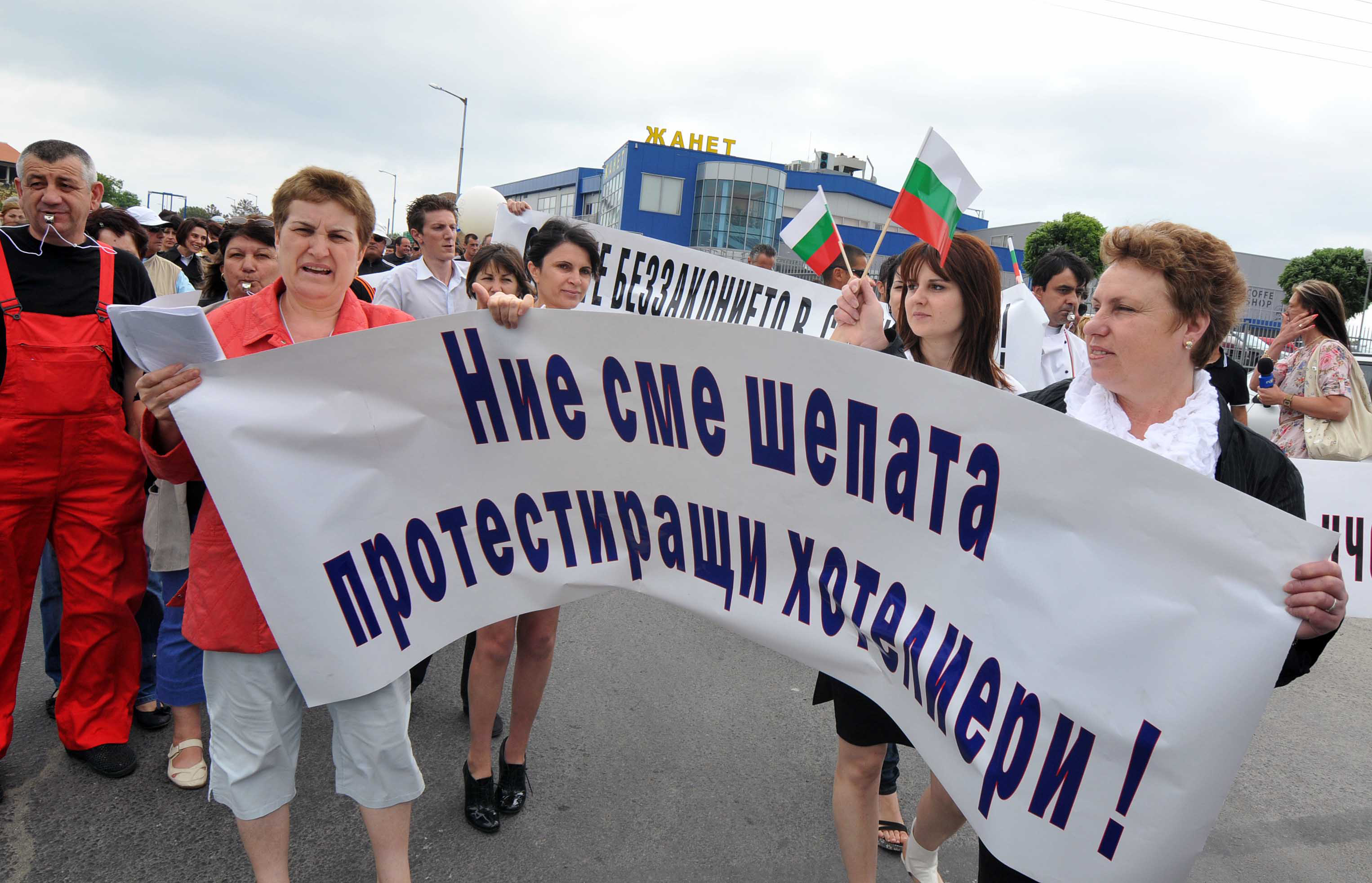 Протестиращи блокираха пътя Бургас-Варна