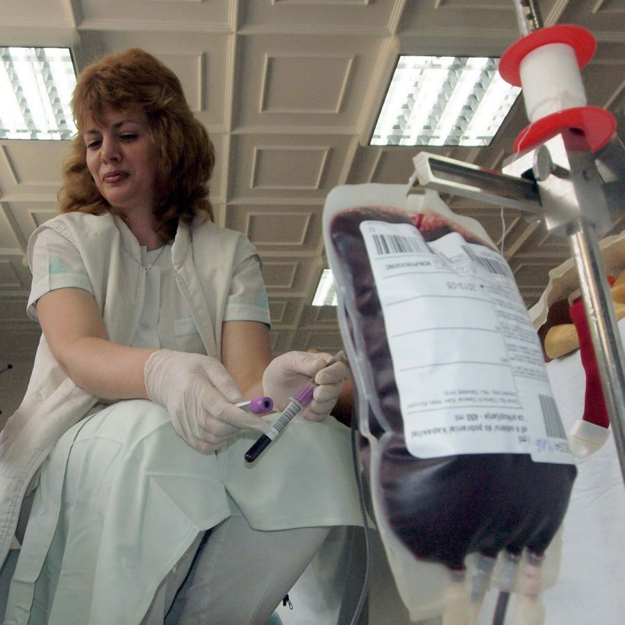 Лекарите в кръвния център се оплакват от ниски възнаграждения