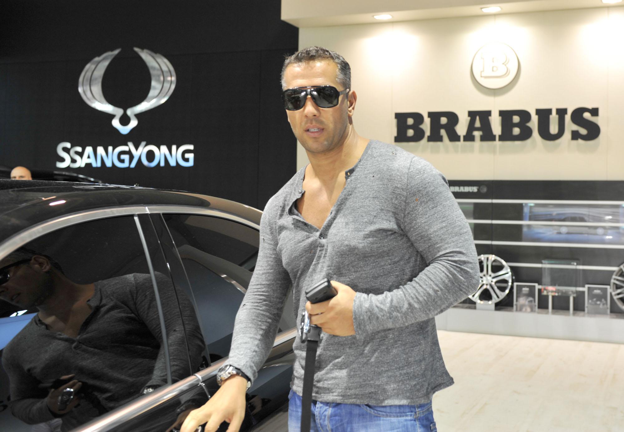 Петко Димитров оглежда Brabus за 1/4 млн. на Автосалона