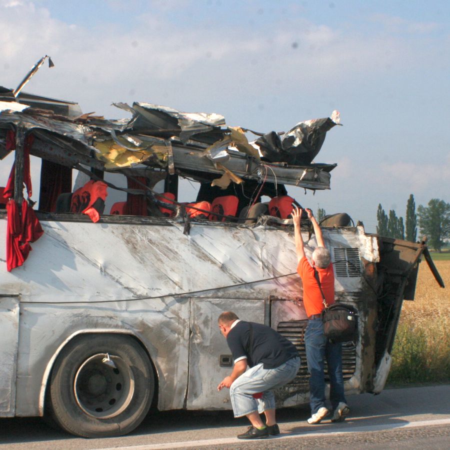 Автобусът убиец - със счупена греда и срязана гума