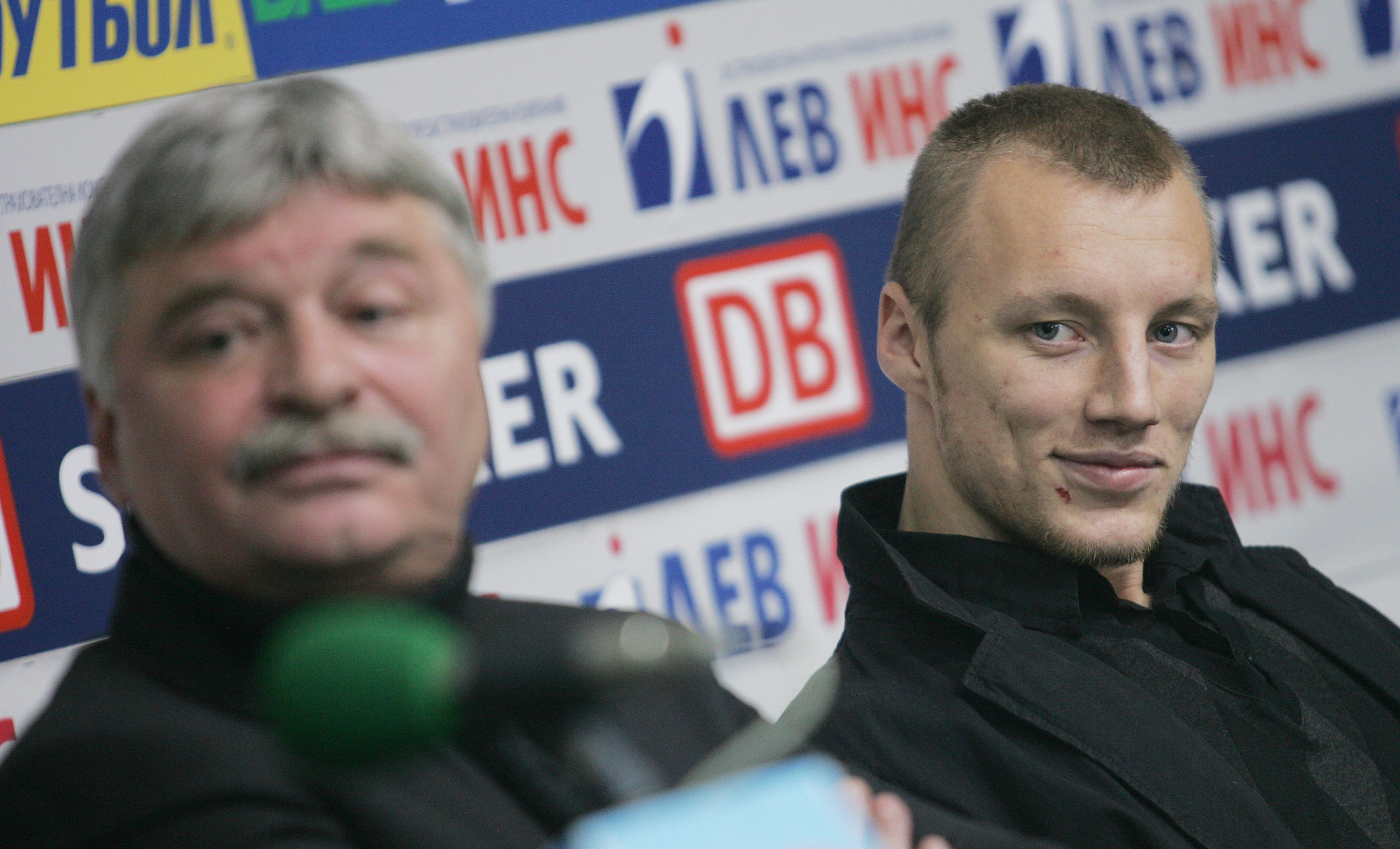 Двамата ще говорят пред медиите за трансфера на Иванов от руския Алания в сръбския тим
