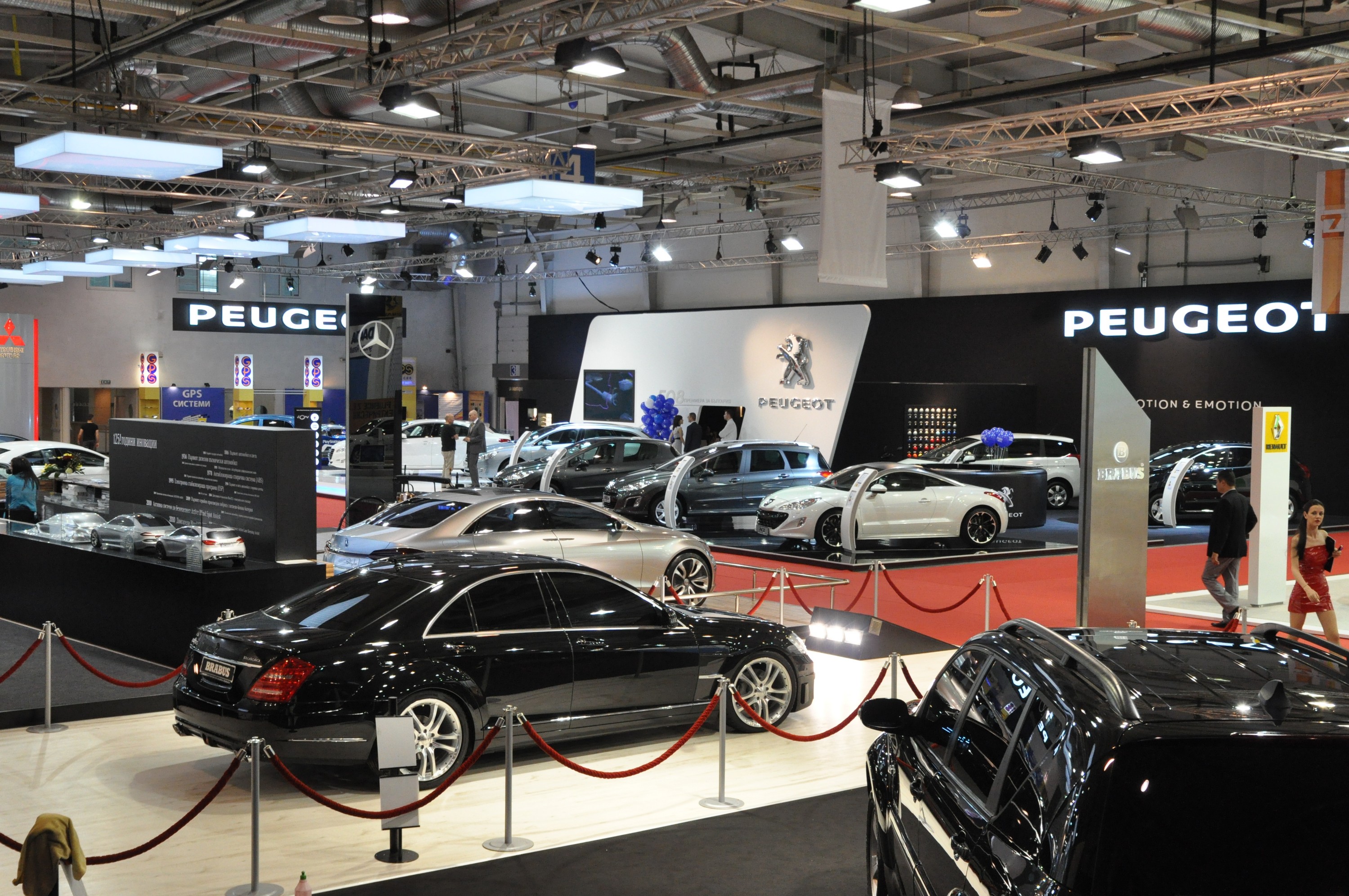 Изключителен интерес към марката Peugeot на Автосалона - видео