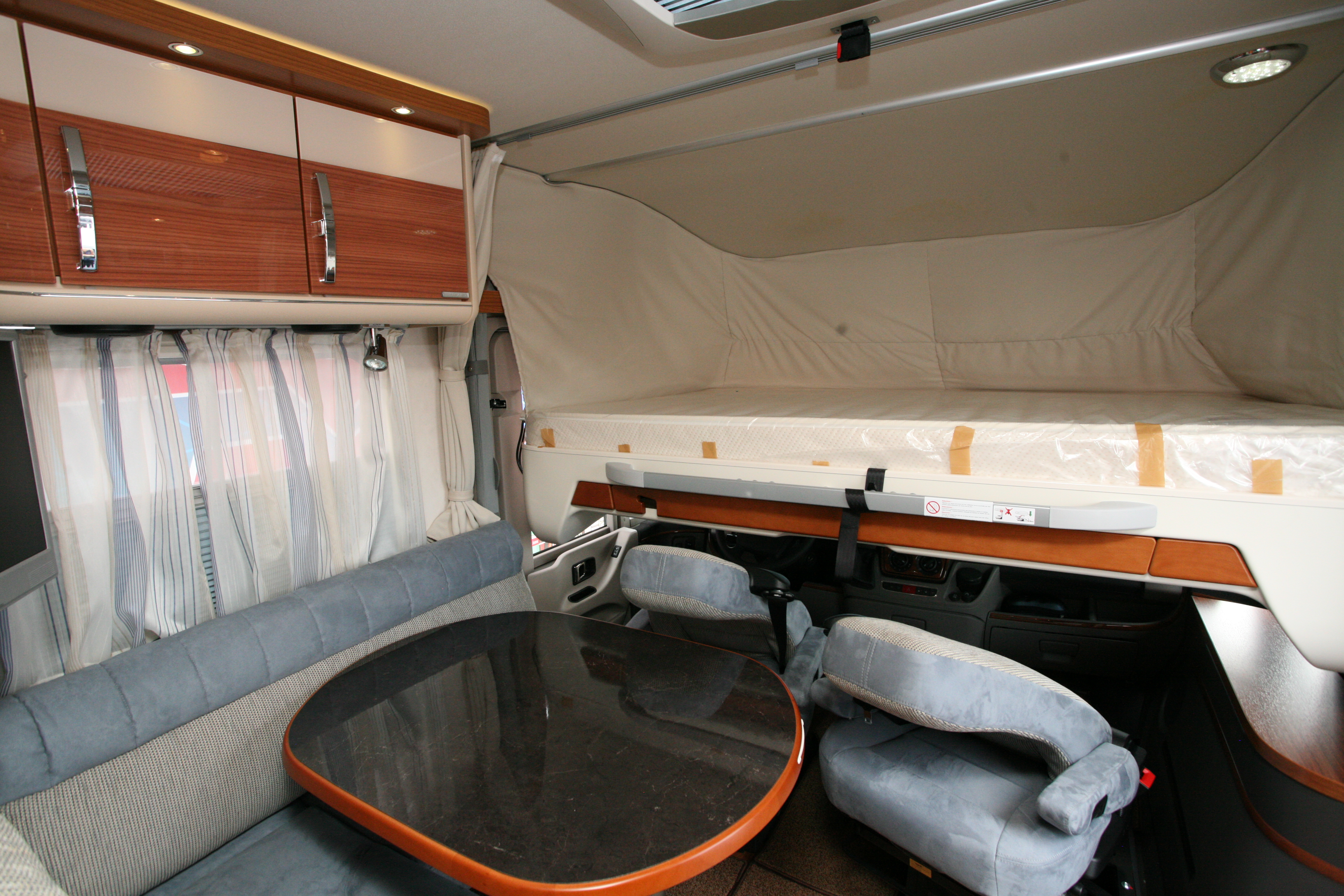 HIDROLIFT AV продаде всичките си кемпери