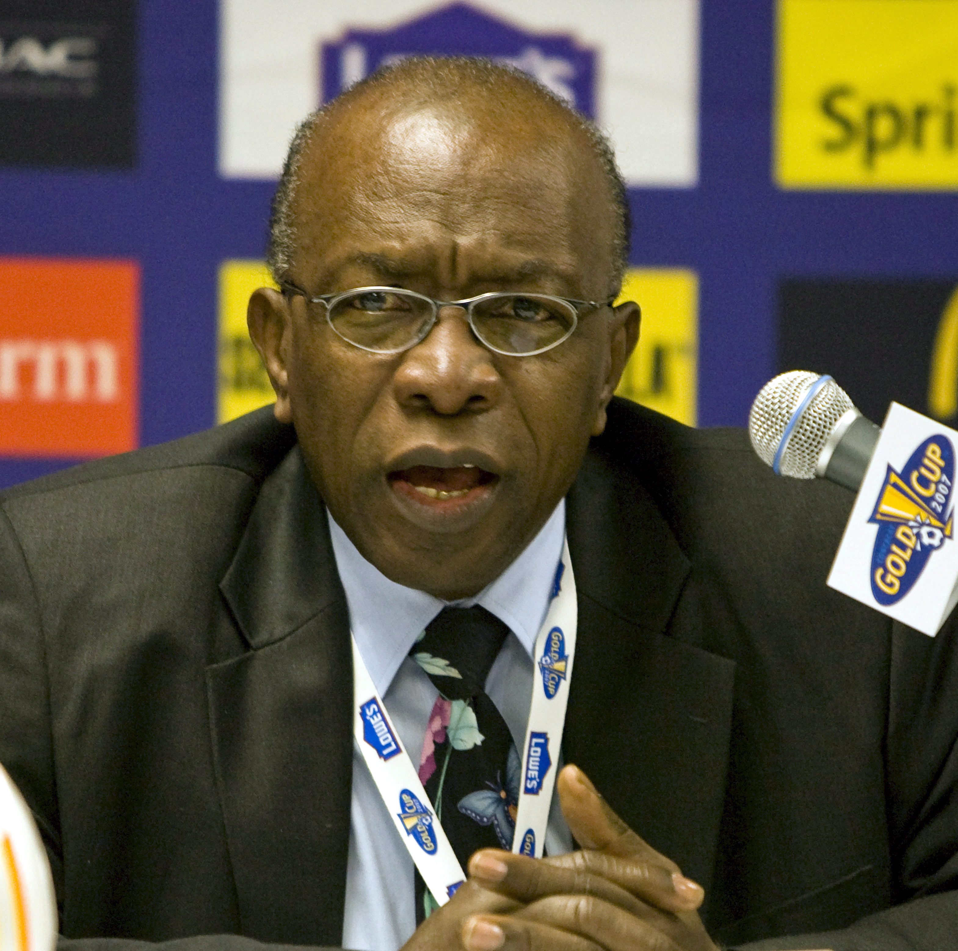 Вицепрезидентът на ФИФА подаде оставка