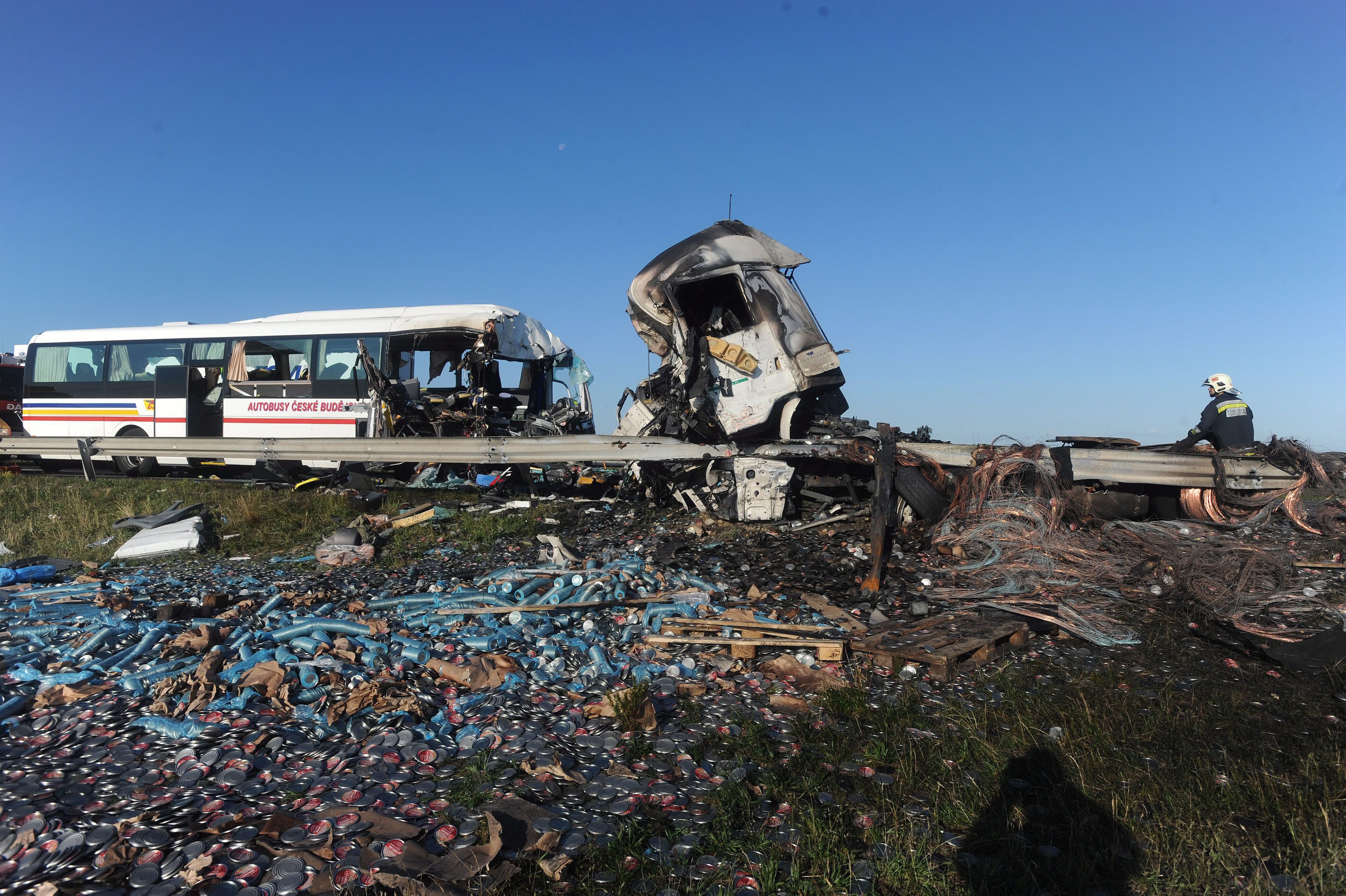 Над 50 ранени и 2 жертви при автобусна катастрофа в Унгария