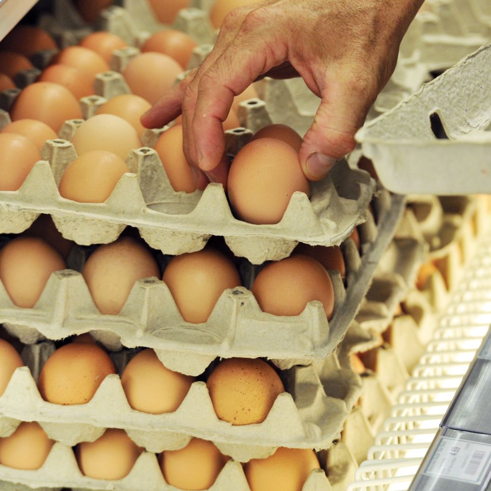Цената на яйцата пада и на борсите