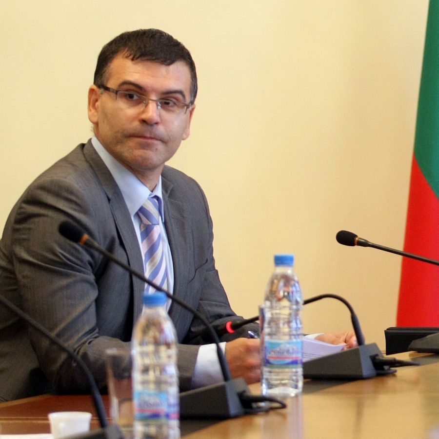 Дянков обеща да не вдига данъците и след 2013 г.