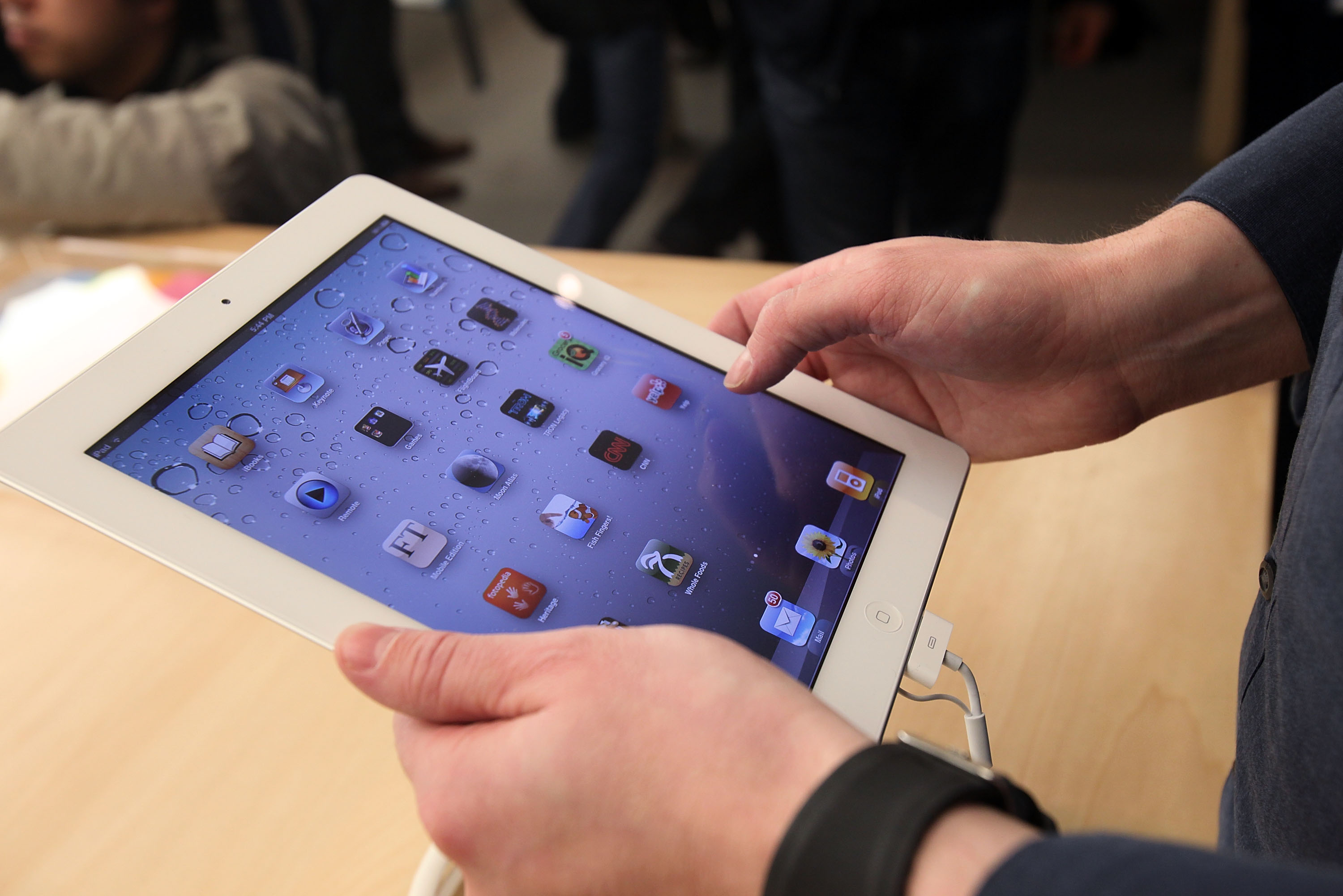 iPad 2 се продава официално в България