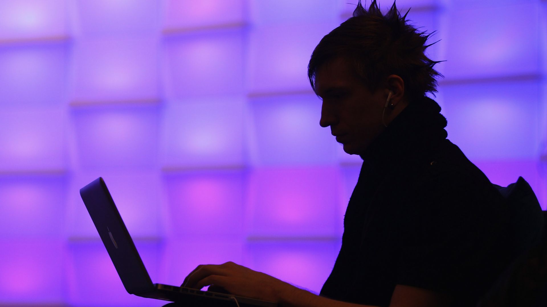 Измамници изнудват потребители в интернет с фалшиви порно записи Мишени