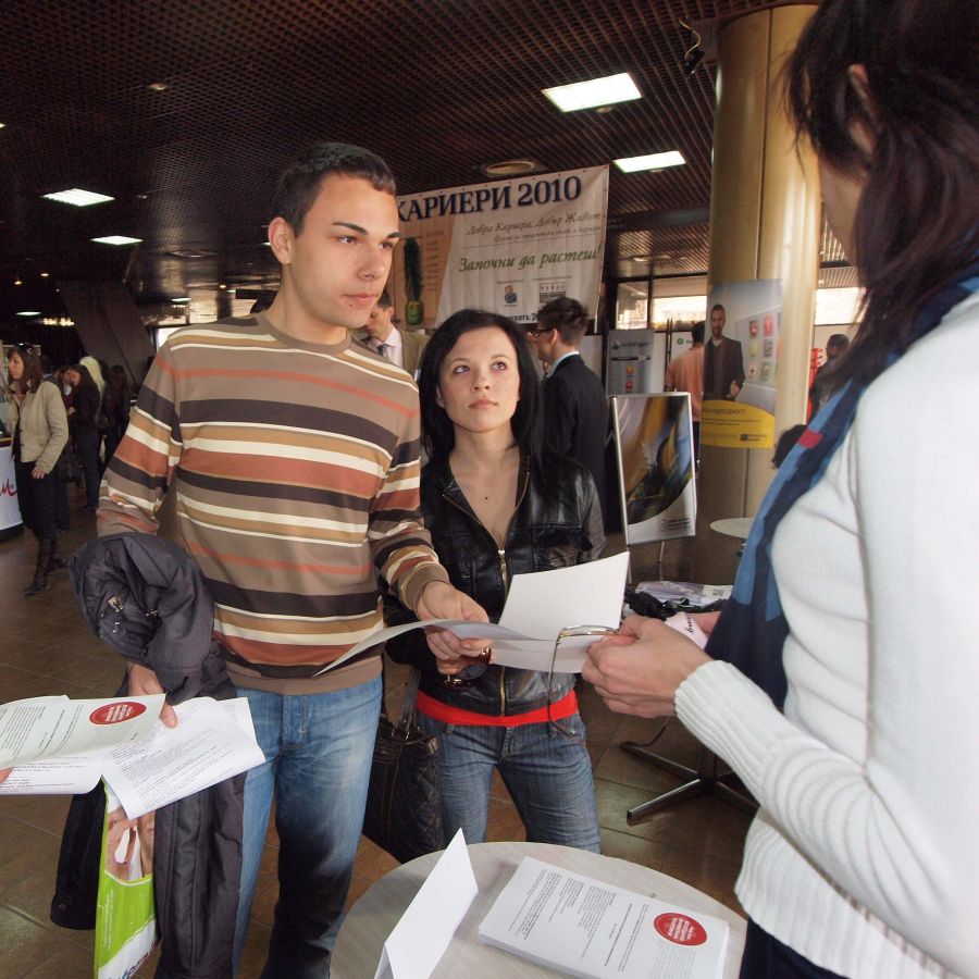 Ниски такси или безплатно обучение привличат българи в северните страни