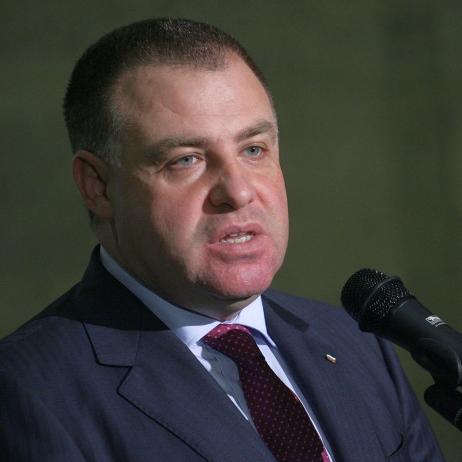 Възможно е да се продават активи от държавния поземлен фонд, съобщи Мирослав Найденов